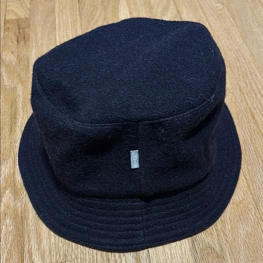 Levi's Bucket Hat - Picture 1 of 4